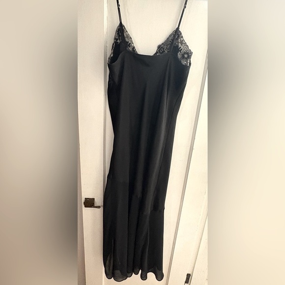 Cerie slip dress - Picture 2 of 8